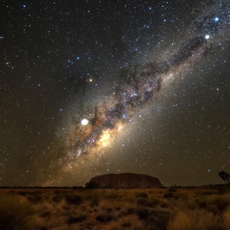 夜空下的乌鲁鲁 © 北领地旅游局/Georgios Skoufezis 2019 版权所有