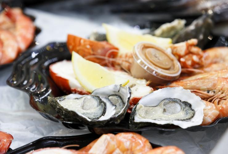 新南威尔士州，悉尼，皮尔蒙特，悉尼鱼市场，一盘海鲜 © 新南威尔士州旅游局版权所有