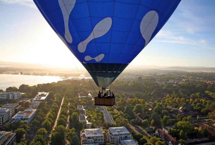 澳大利亚首都领地，堪培拉，乐浮热气球 © 澳大利亚旅游局版权所有