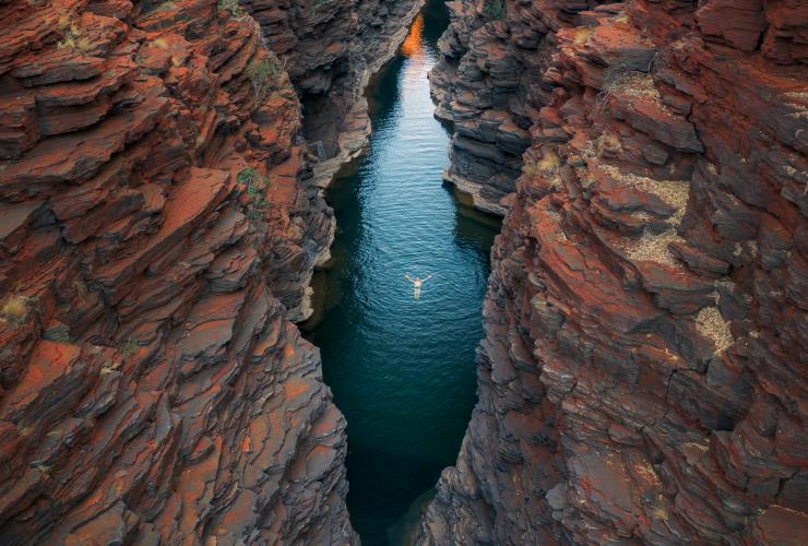 西澳大利亚州，卡瑞吉尼国家公园，乔弗瑞峡谷 © 西澳大利亚州旅游局版权所有