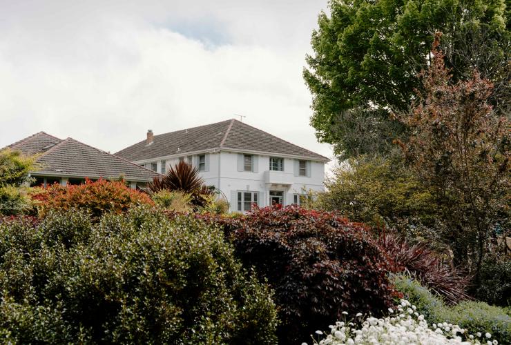 新南威尔士州，班达努恩，奥斯本庄园，住宿外景，掩映在修剪整齐的花园中 © Osborn House 版权所有 